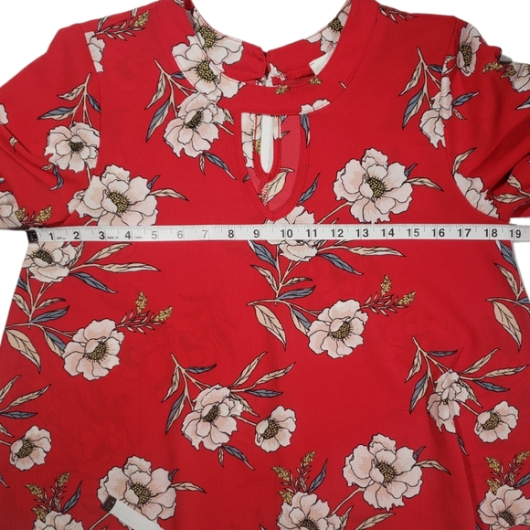 Urban Romantics Red Floral Bell Sleeve Top Blouse Size Small - Picture 7 of 9